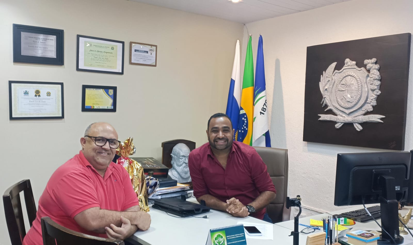 Em uma Aliança Pela Excelência: Professor Ataulfo e Professor Danilo, Gestor da GRE Mata Sul, Conversam sobre Inovações e Melhorias para o Cenário Educacional da Região.